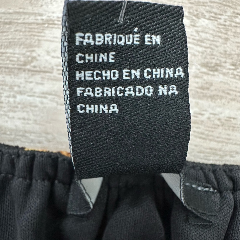 NWT Forever 21 Black and Floral Off the Shoulder Crop Top in Womens Size Medium - Picture 6 of 6